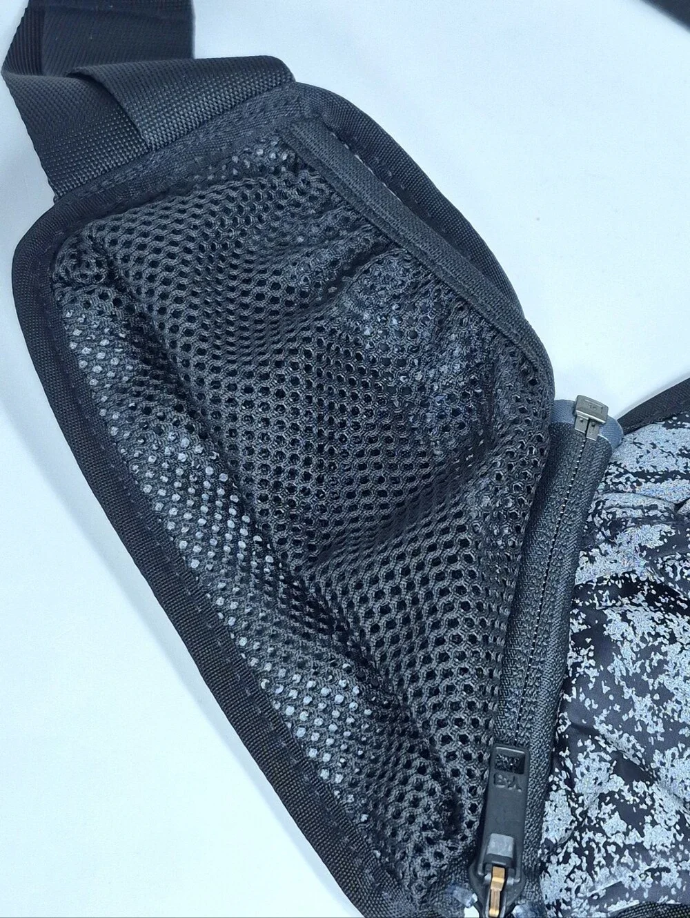 Adidas/Johji Yamamoto Y-3 Reflective Belt Bag/Crossbody Sling